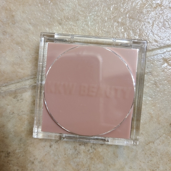 NEW KKW Beauty Flashing Lights Pressed Powder in Bands turquoise blue - Picture 4 of 16